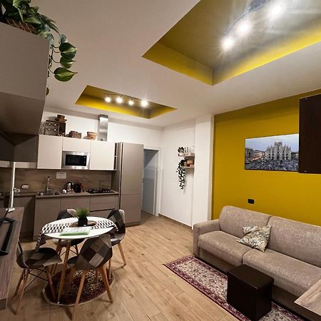 Nel Quartiere Bayres Suite Completamente Rinnovata Milano Exteriör bild