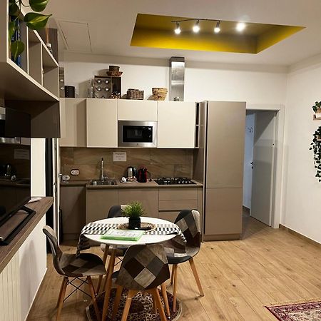 Nel Quartiere Bayres Suite Completamente Rinnovata Milano Exteriör bild