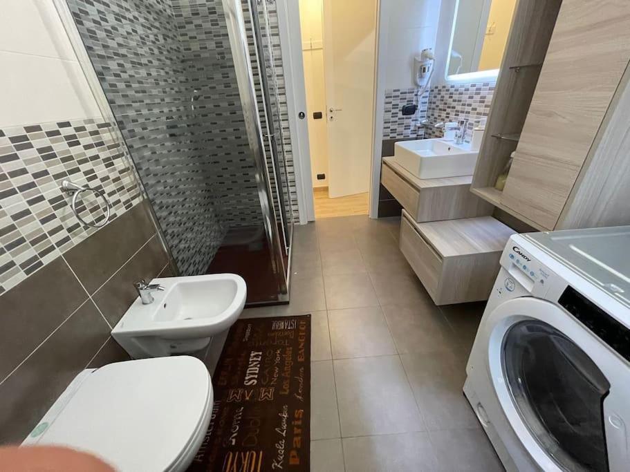 Nel Quartiere Bayres Suite Completamente Rinnovata Milano Exteriör bild