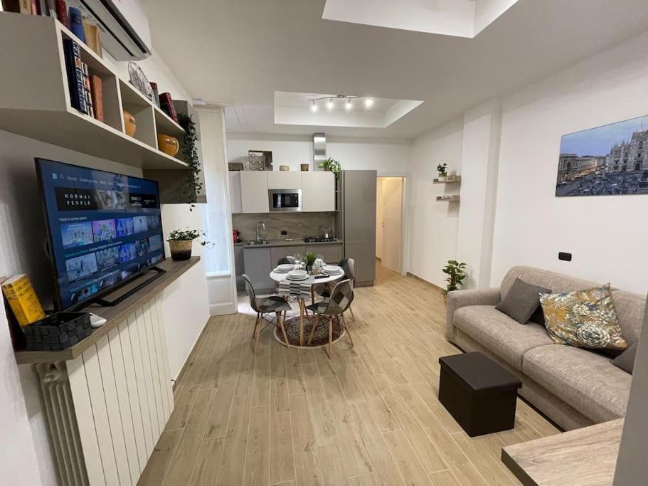Nel Quartiere Bayres Suite Completamente Rinnovata Milano Exteriör bild