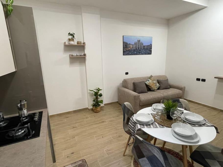 Nel Quartiere Bayres Suite Completamente Rinnovata Milano Exteriör bild