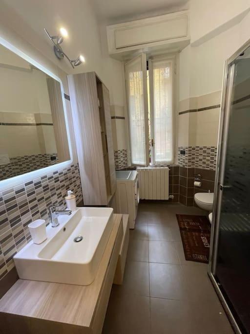 Nel Quartiere Bayres Suite Completamente Rinnovata Milano Exteriör bild