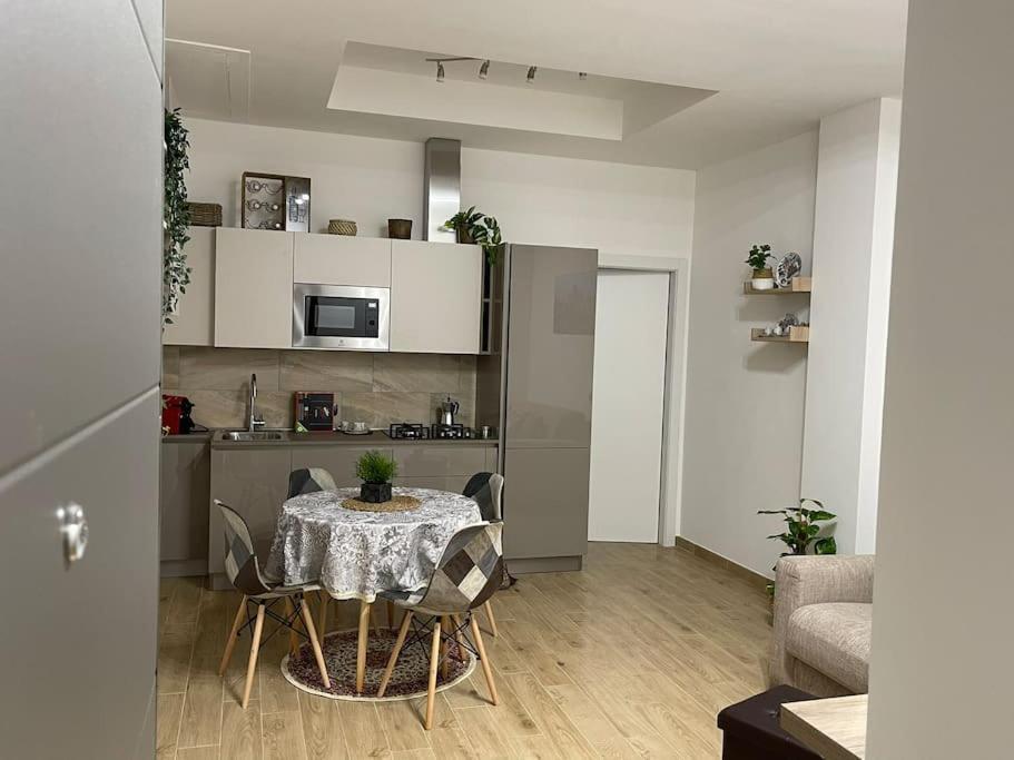 Nel Quartiere Bayres Suite Completamente Rinnovata Milano Exteriör bild